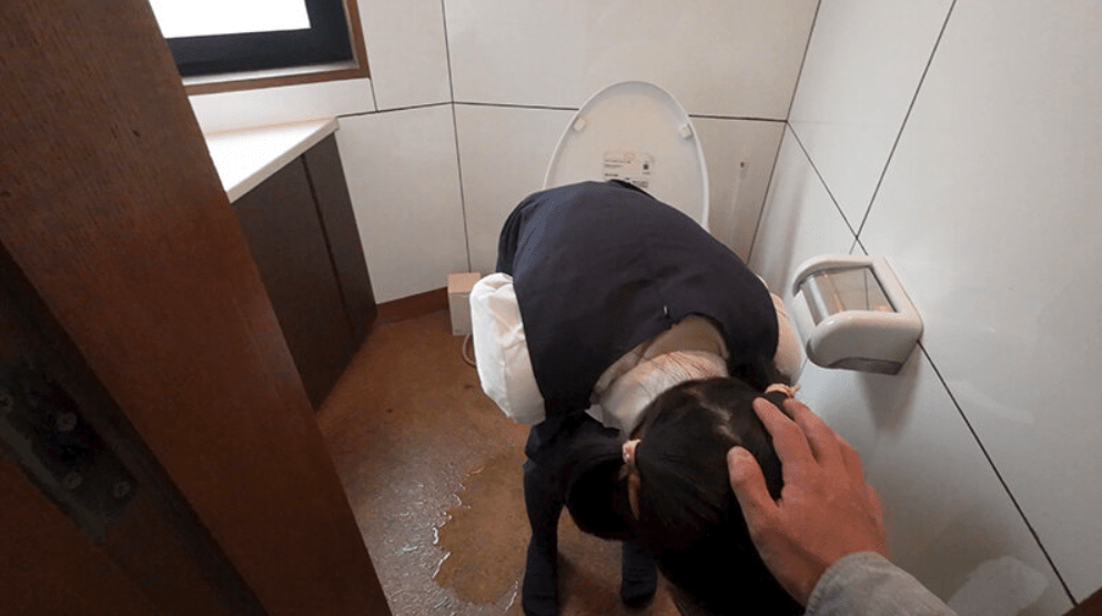 トイレでおもらしする好花ちゃん