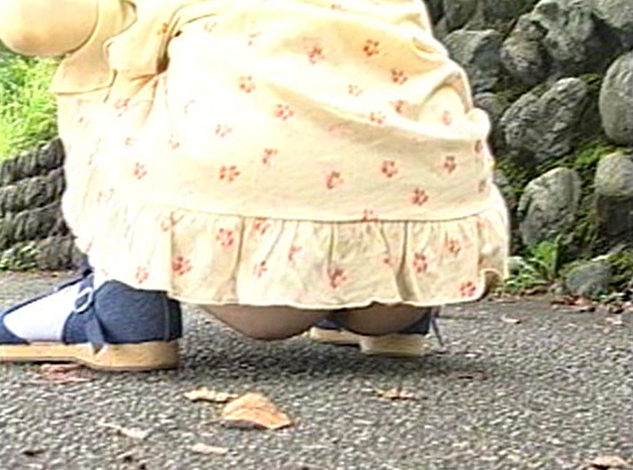 吉沢かおる 路上での放尿